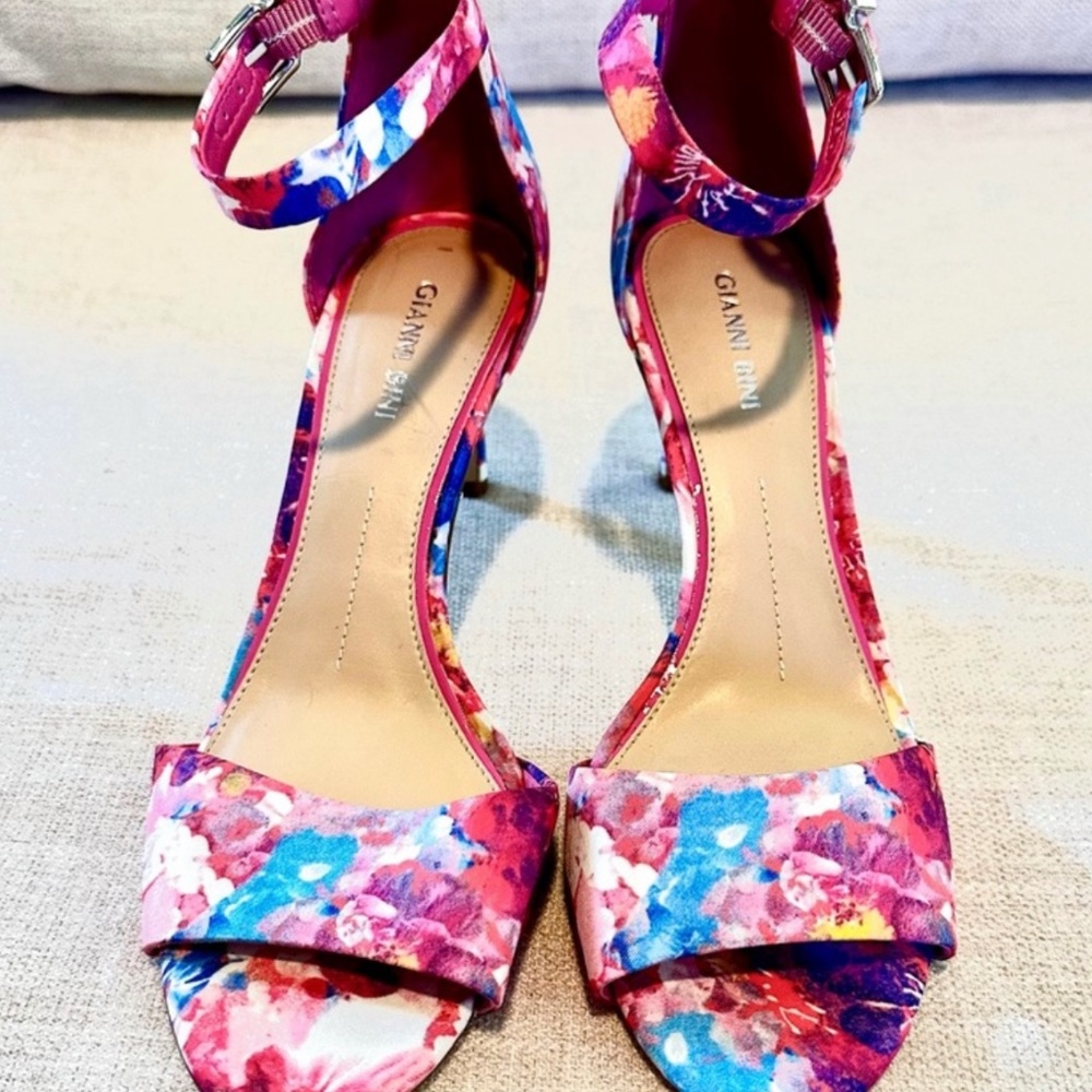 Gianni Bini Meria floral sandals